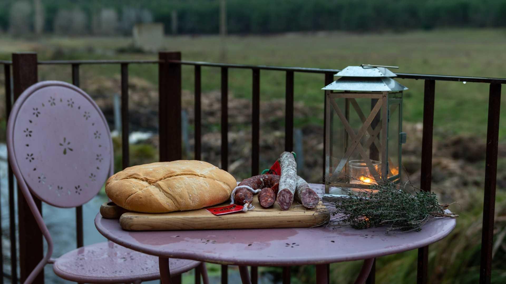 Llevamos los mejores embutidos artesanos a tu mesa - Embutidos Cañas