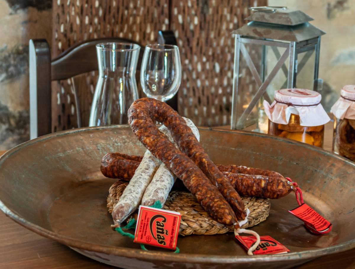 Embutidos curados artesanales: tradición y sabor únicos - EMBUTIDOS CAÑAS