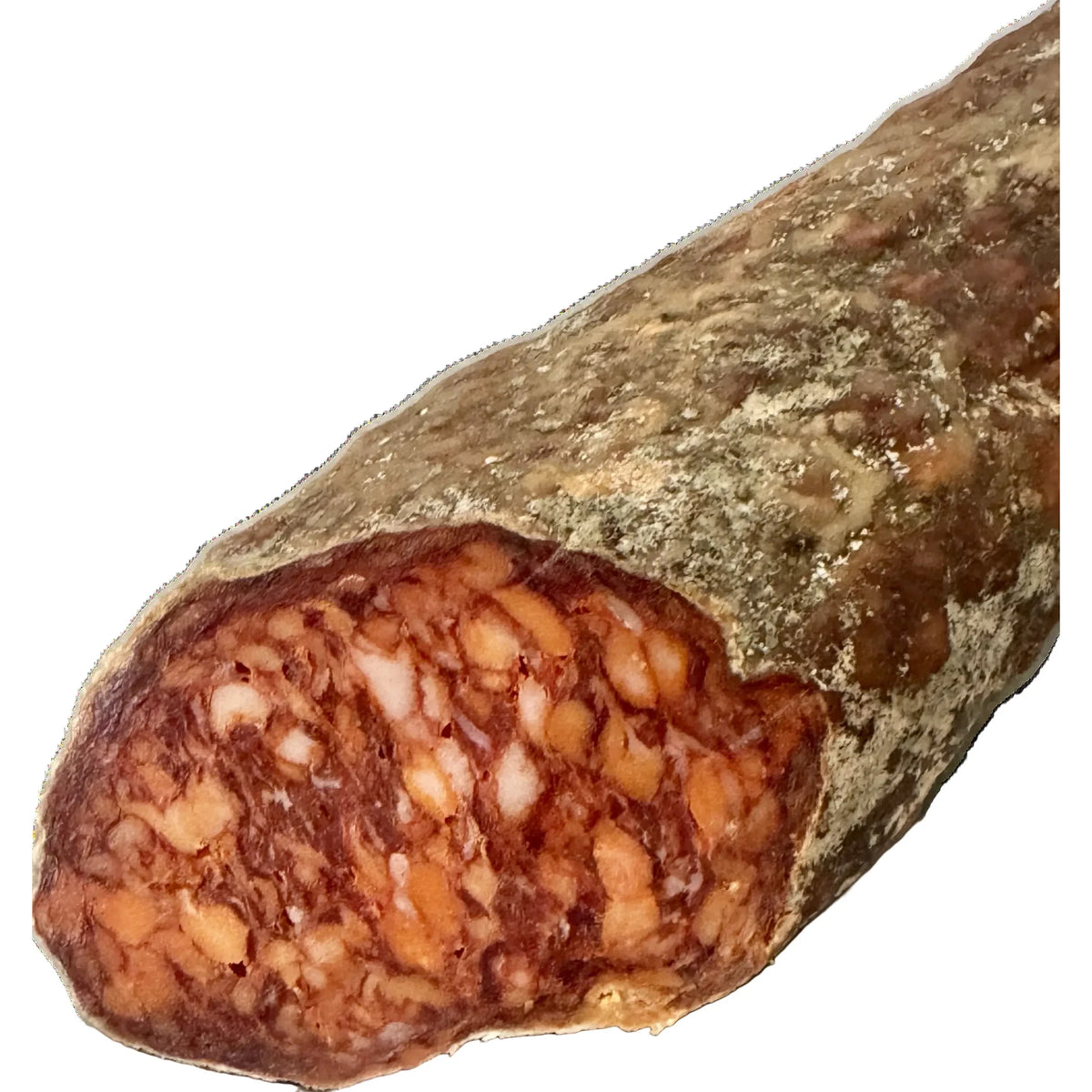 Corte de chorizo cular artesano de Segovia sobre fondo blanco