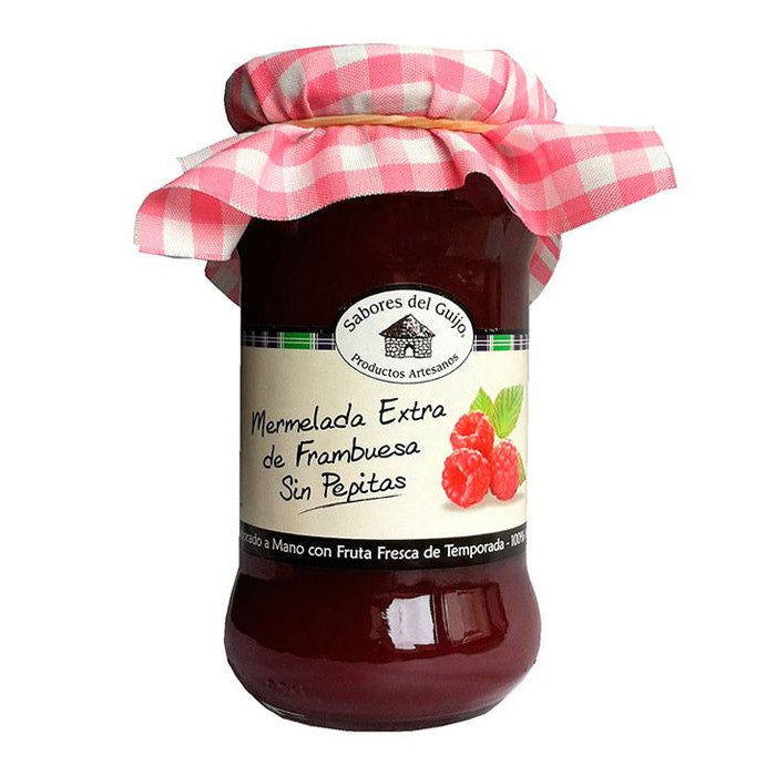 Mermelada extra de frambuesa sin pepitas Sabores del Guijo sobre fondo blanco